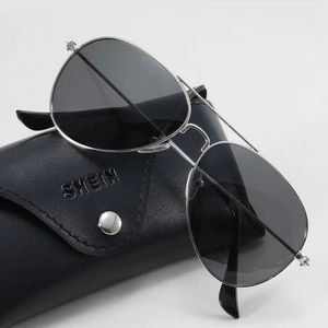Men’s or Women’s Aviator Silver Frame Sunglasses Grey Lens brand New! With Case